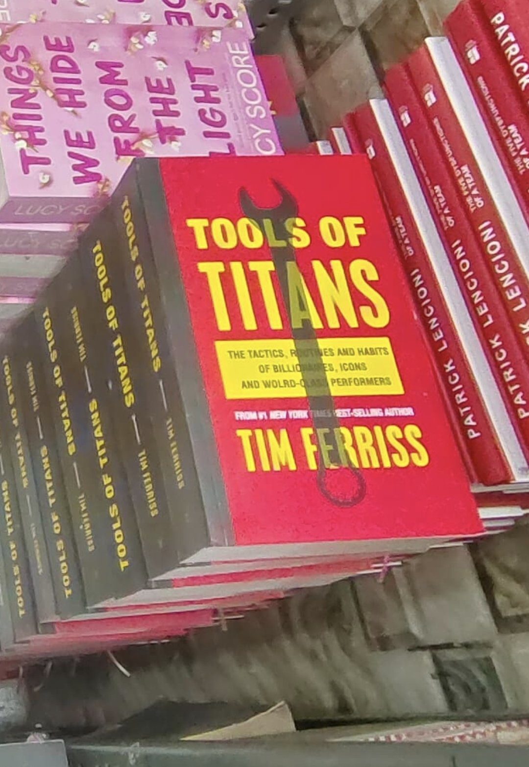 Tools of Titans: The Tactics, Routines, and Habits of Billionaires, Icons, and World-Class Performers Timothy Ferriss, Arnold Schwarzenegger (Foreword)